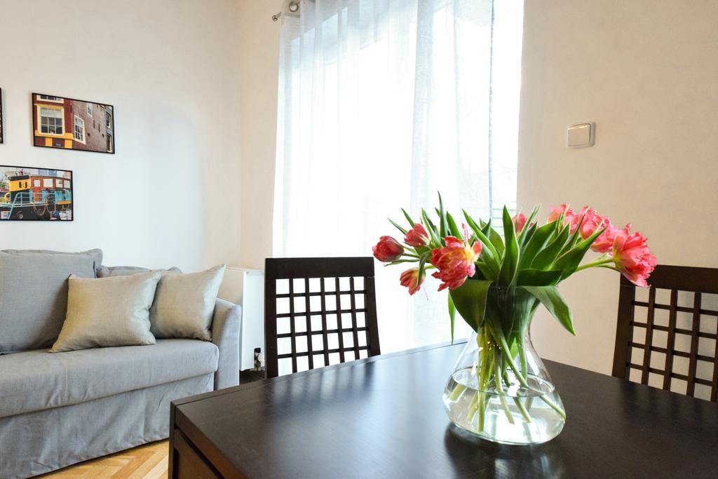 Shortstaypoland Bialobrzeska Varsovie Extérieur photo